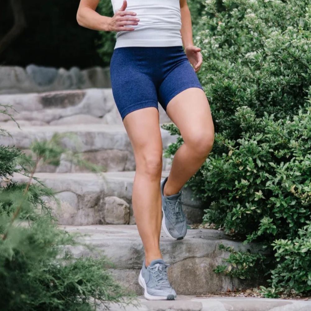 ZYIA Navy Seamless Hustle Shorts, Women’s size large, new with tags